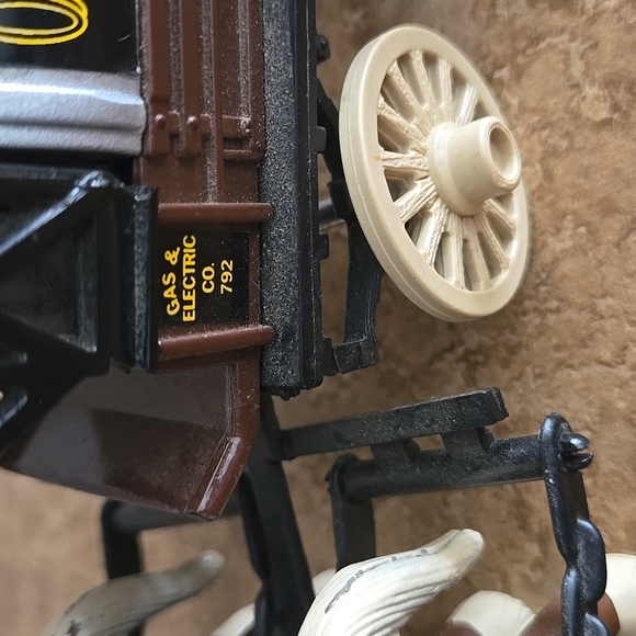 ERTL HORSE DRAWN Gas-A Fuel Tanker Wagon Locking Coin Bank VINTAGE 1990S - Picture 2 of 11